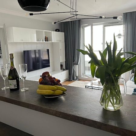 Celebryta - Apartament Apartment อุสตรอเนียมอร์สเกีย ภายนอก รูปภาพ