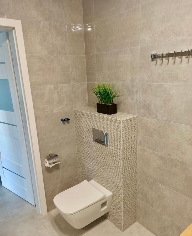 Celebryta - Apartament Apartment อุสตรอเนียมอร์สเกีย ภายนอก รูปภาพ