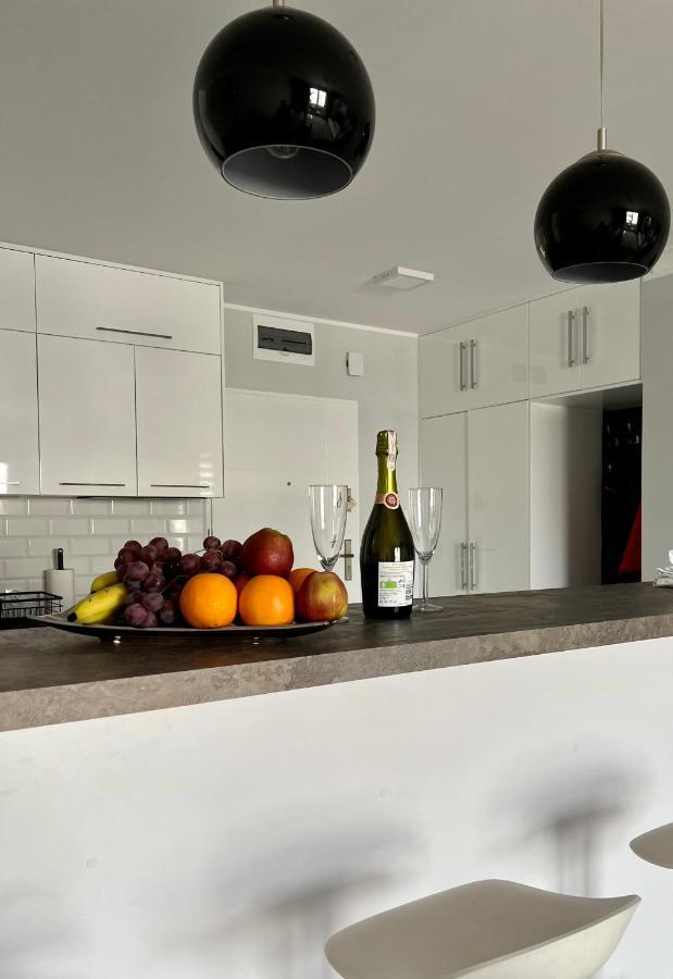 Celebryta - Apartament Apartment อุสตรอเนียมอร์สเกีย ภายนอก รูปภาพ