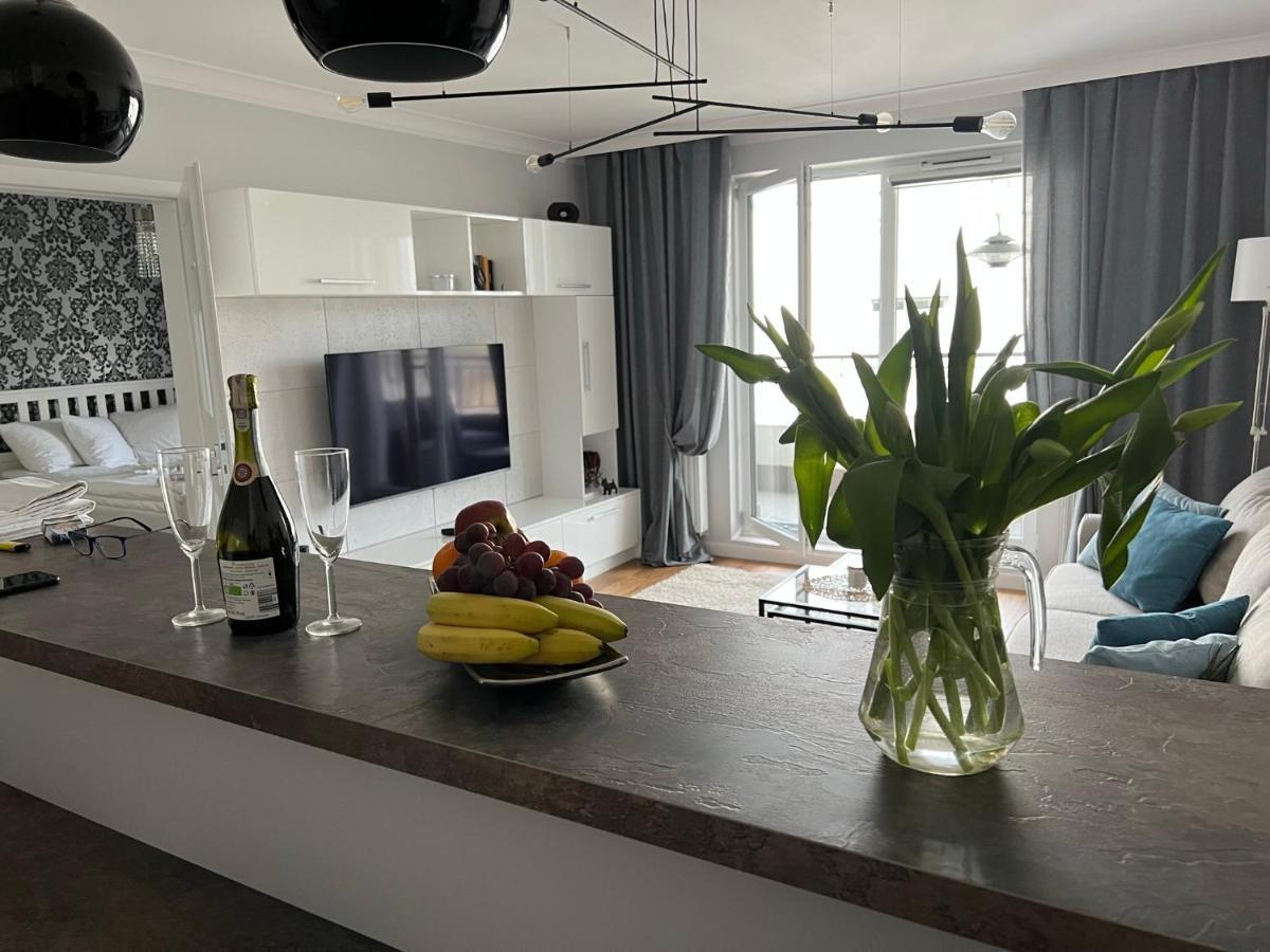 Celebryta - Apartament Apartment อุสตรอเนียมอร์สเกีย ภายนอก รูปภาพ